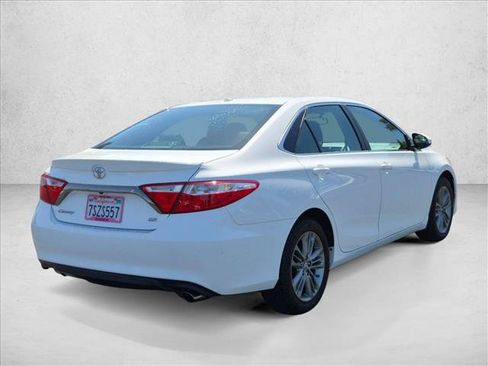 Used 2016 Toyota Camry SE w/ Moonroof Package FWD image 5