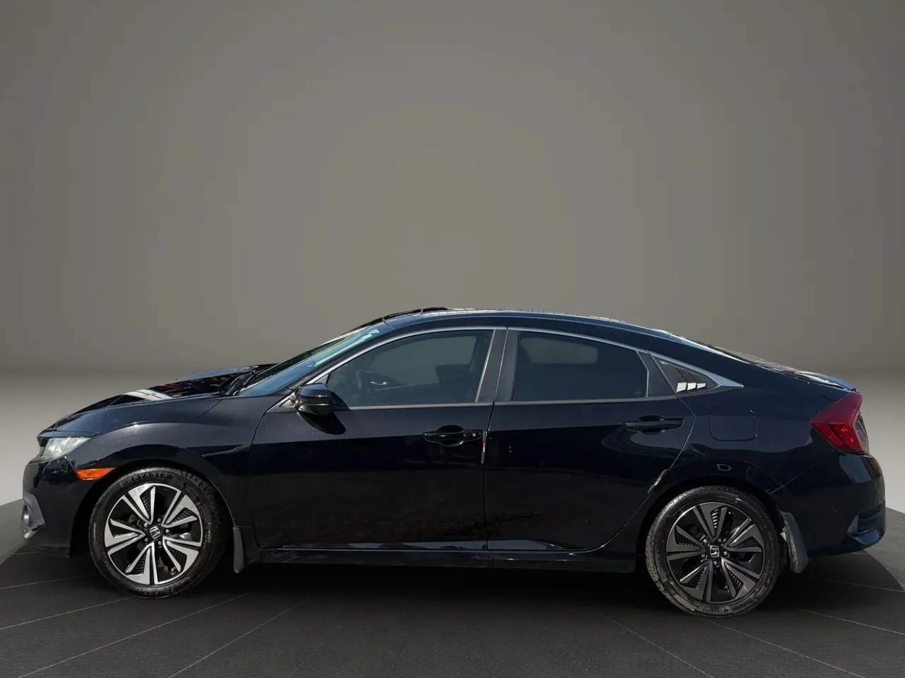Used 2016 Honda Civic EX-L image 2