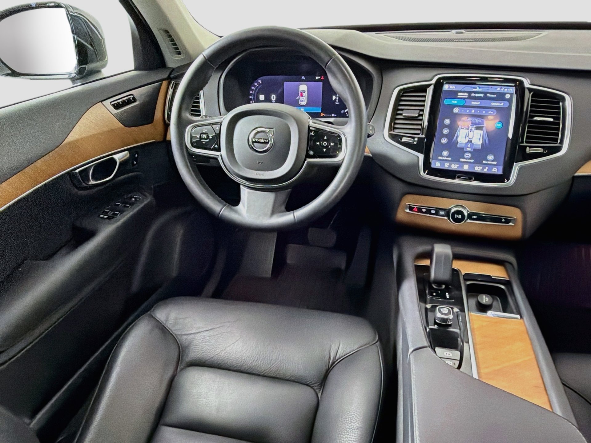 Used 2023 Volvo XC90 B6 Plus w/ Protection Package Premier AWD/4WD image 23