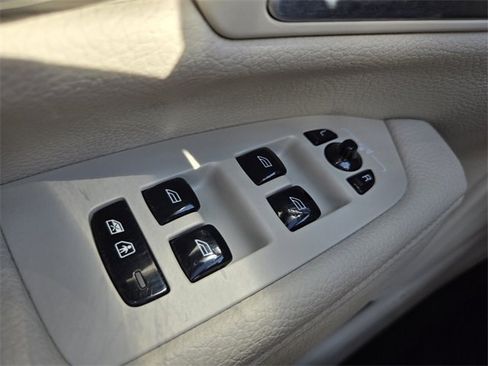 Used 2017 Volvo V90 T6 Cross Country image 32