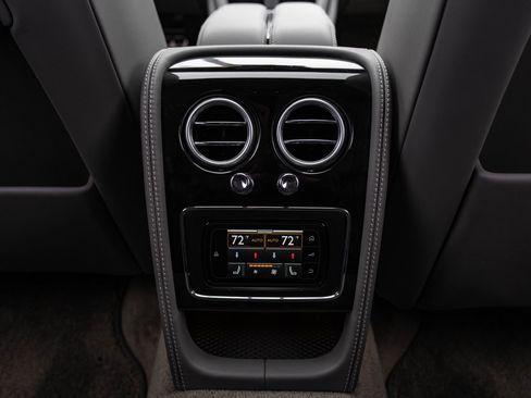 Used 2018 Bentley Flying Spur V8 image 40