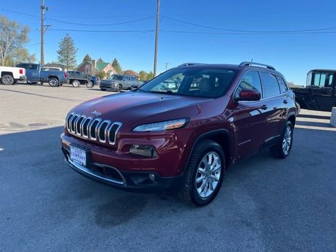 Used 2016 Jeep Cherokee Limited w/ Luxury Group AWD/4WD image 6