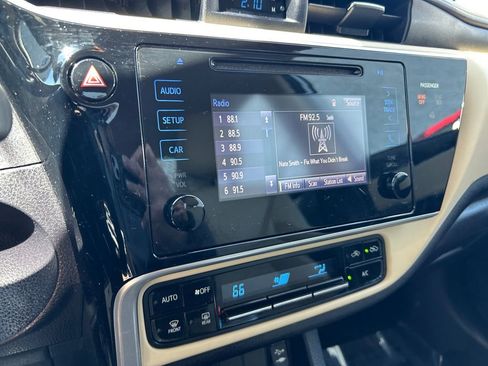 Used 2017 Toyota Corolla LE w/ Carpet Mat Package (TMS) FWD image 28