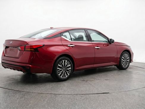 Used 2025 Nissan Altima 2.5 SV FWD image 9