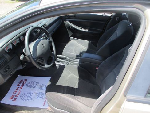 Used 2004 Dodge Stratus SXT w/ Sun & Fun Group FWD image 10