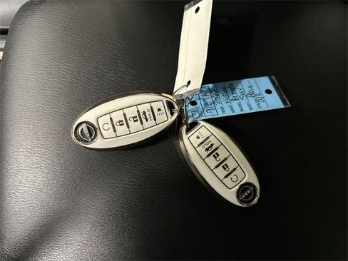 Used 2022 Nissan Armada SL w/ Captain's Chairs Package image 40