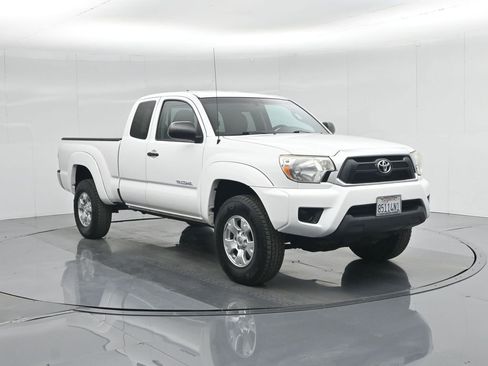 Used 2014 Toyota Tacoma PreRunner image 1