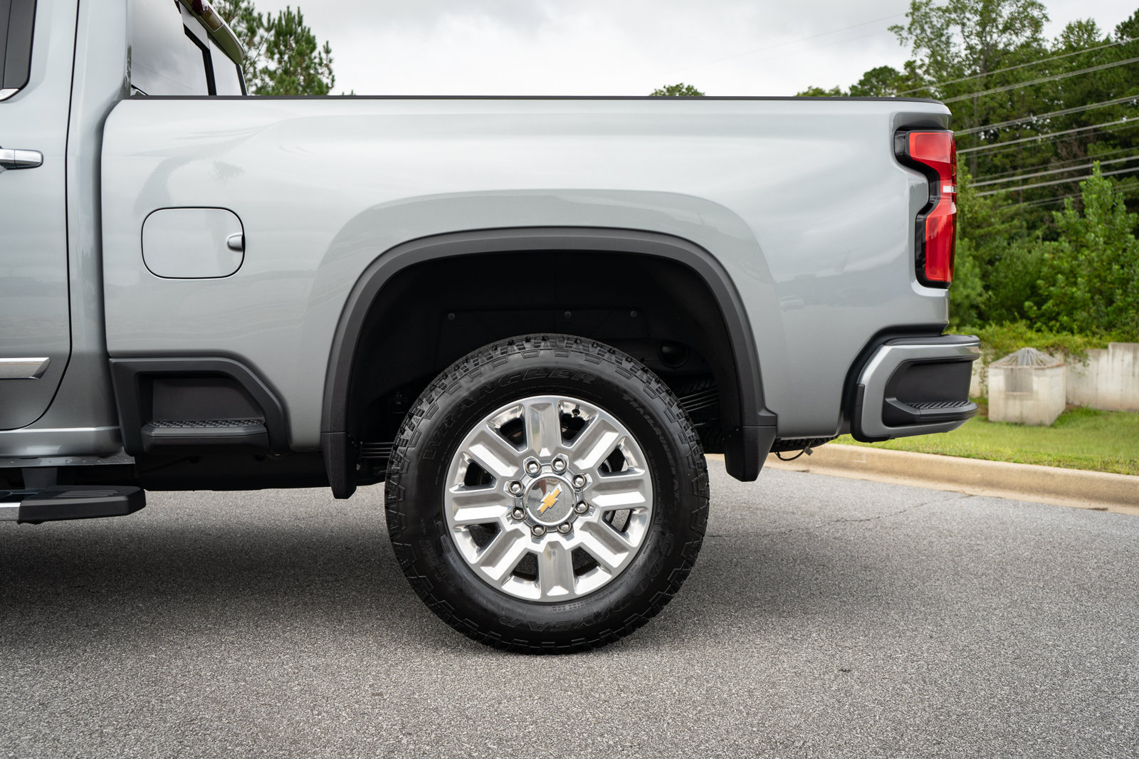 Used 2025 Chevrolet Silverado 2500 High Country w/ Technology Package AWD/4WD image 15