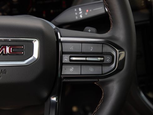 Used 2025 GMC Yukon XL AT4 w/ AT4 Premium Package AWD/4WD image 24