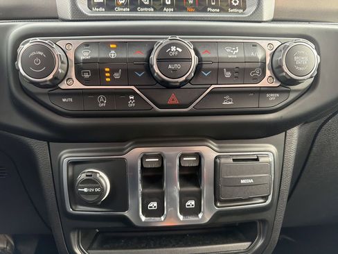 Used 2023 Jeep Wrangler Sport S image 24