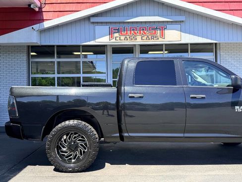 Used 2017 RAM 1500 Express w/ Express Value Package AWD/4WD image 11