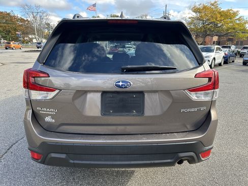 Used 2022 Subaru Forester Premium image 6
