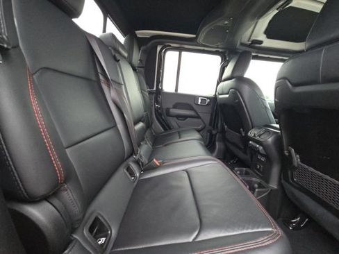 Used 2024 Jeep Gladiator Rubicon AWD/4WD image 14