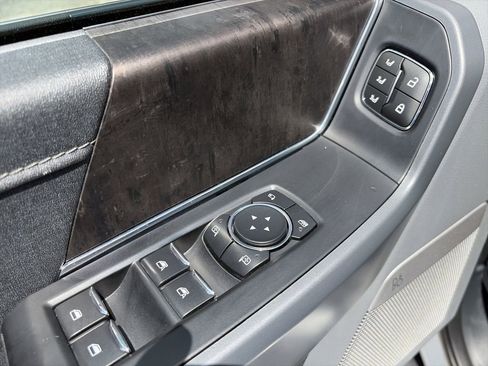 Used 2023 Ford F150 Lariat w/ Trailer Tow Package image 19