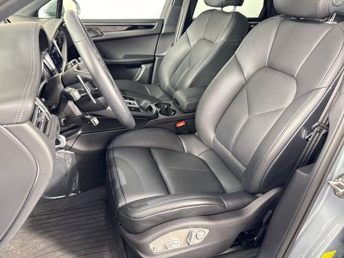 Certified 2026 Porsche Macan AWD/4WD image 5