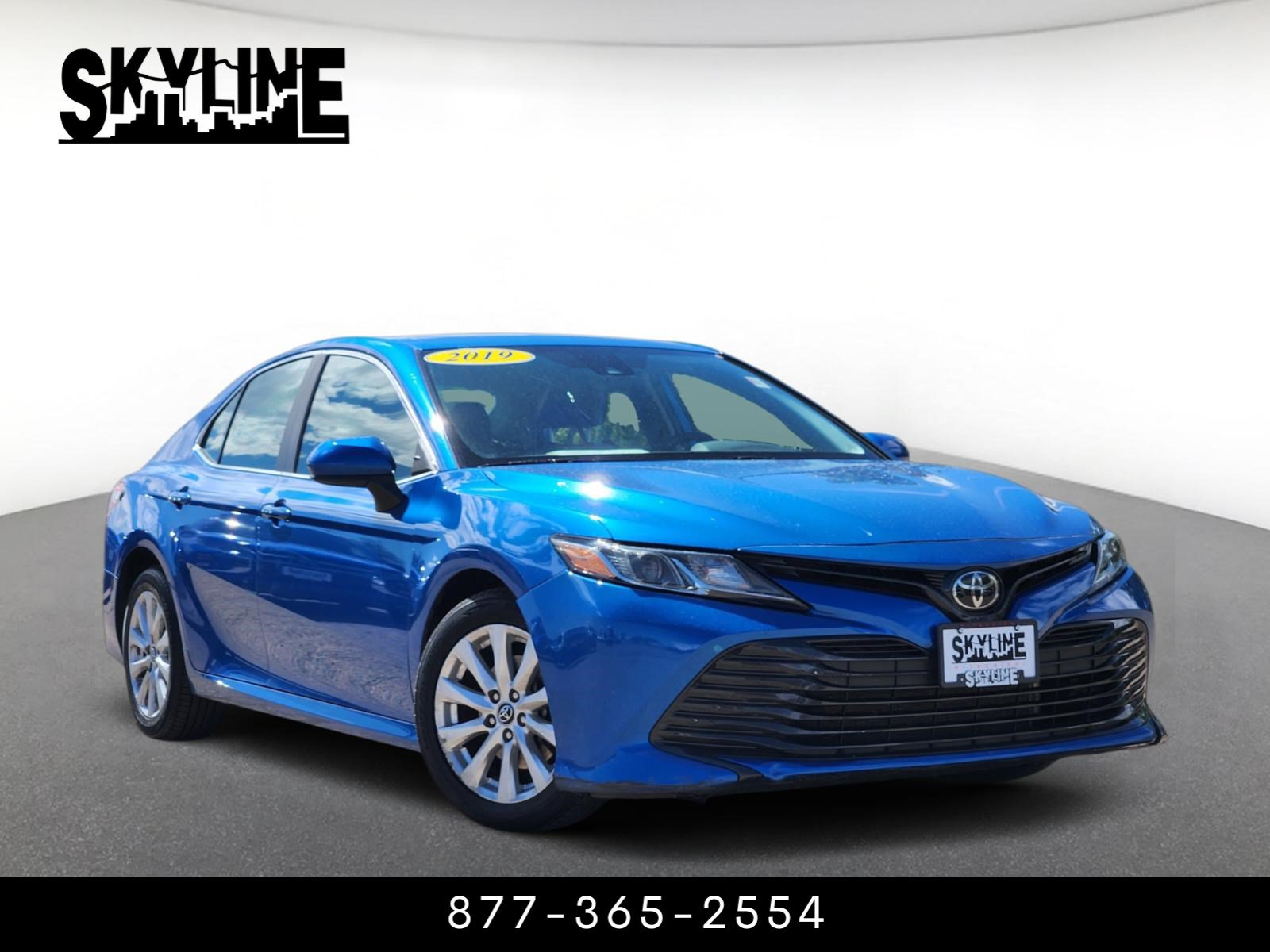 Used 2019 Toyota Camry LE FWD image 1