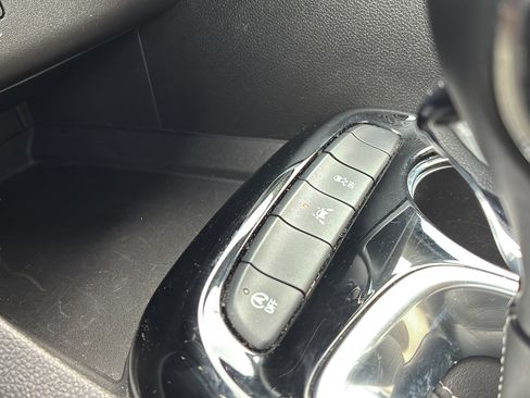 Used 2024 Buick Encore GX Preferred FWD image 35