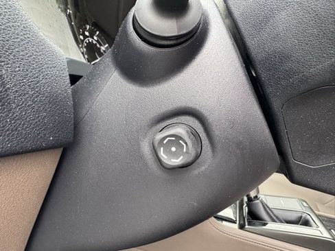 Used 2023 Lexus GX 460 Premium image 18