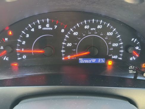 Used 2011 Toyota Camry LE image 16