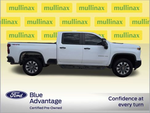 Used 2024 Chevrolet Silverado 2500 Custom w/ Custom Value Package AWD/4WD image 2