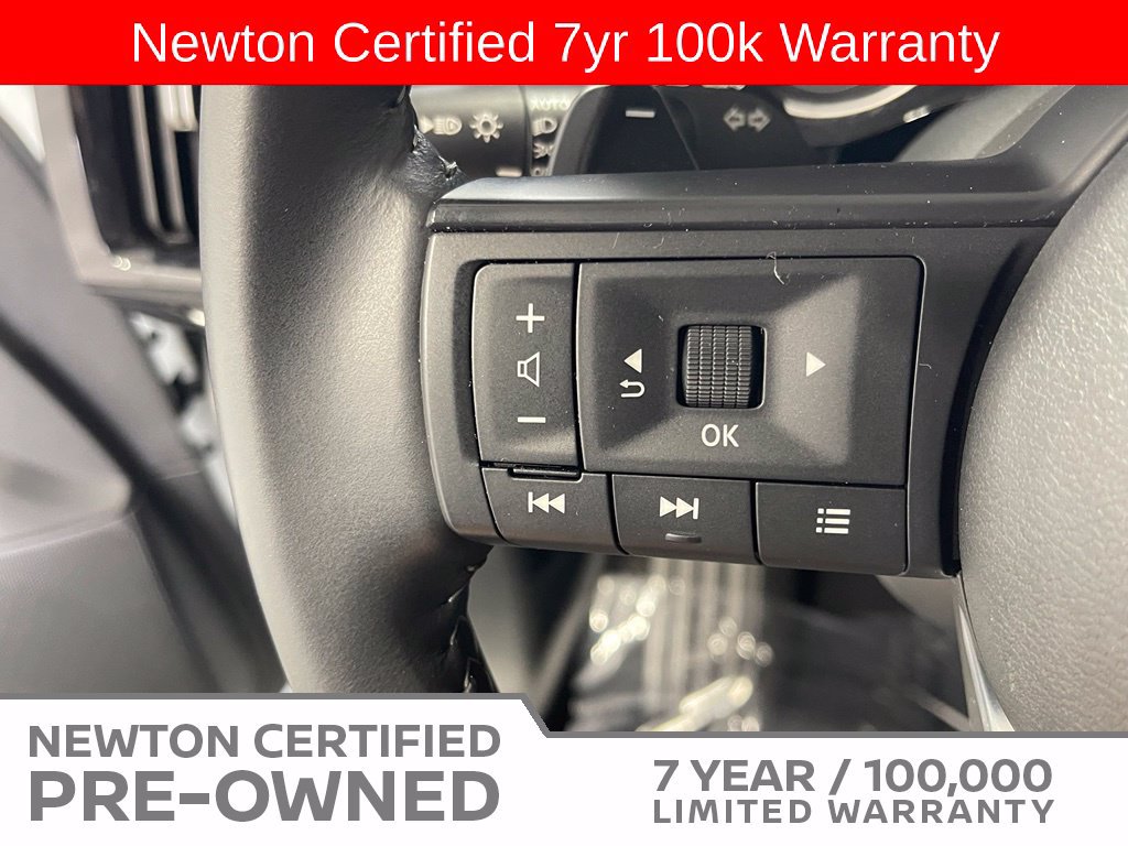 Used 2025 Nissan Pathfinder SV w/ SV Premium Package FWD image 37