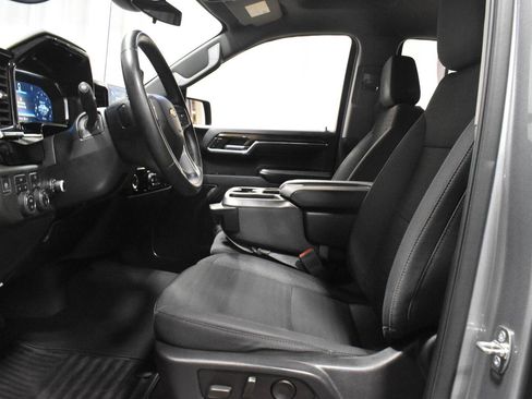 Used 2023 Chevrolet Silverado 1500 LT AWD/4WD image 3