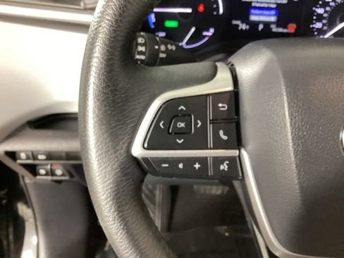 Used 2025 Toyota Sienna XLE FWD image 20