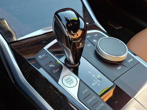 Used 2022 BMW 330i xDrive Sedan w/ M Sport Package image 15