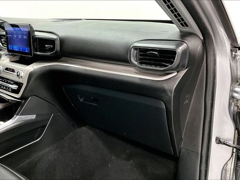 Used 2023 Ford Explorer XLT w/ Equipment Group 202A RWD image 19