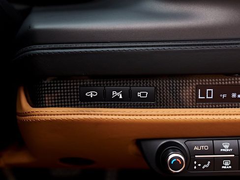 Used 2022 Ferrari F8 Tributo image 91