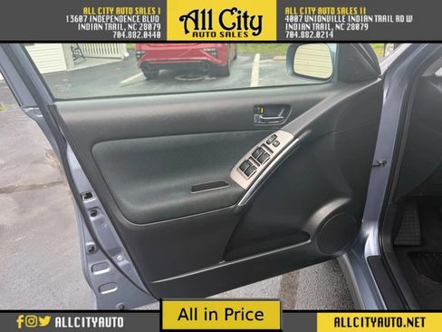 Used 2008 Toyota Matrix XR image 12