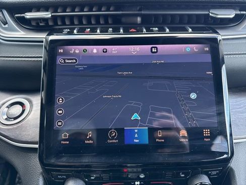 Used 2023 Jeep Grand Cherokee Limited image 31