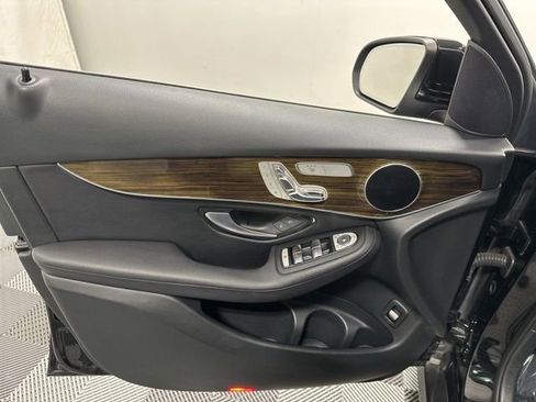 Used 2019 Mercedes-Benz GLC 300 4MATIC image 15