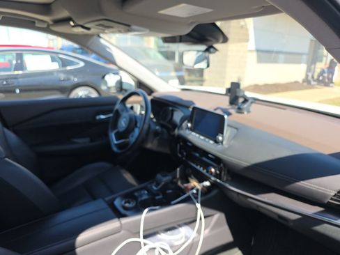 Used 2022 Nissan Rogue SV w/ SV Premium Package image 4