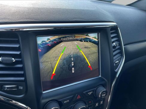 Used 2018 Jeep Grand Cherokee Altitude AWD/4WD image 14