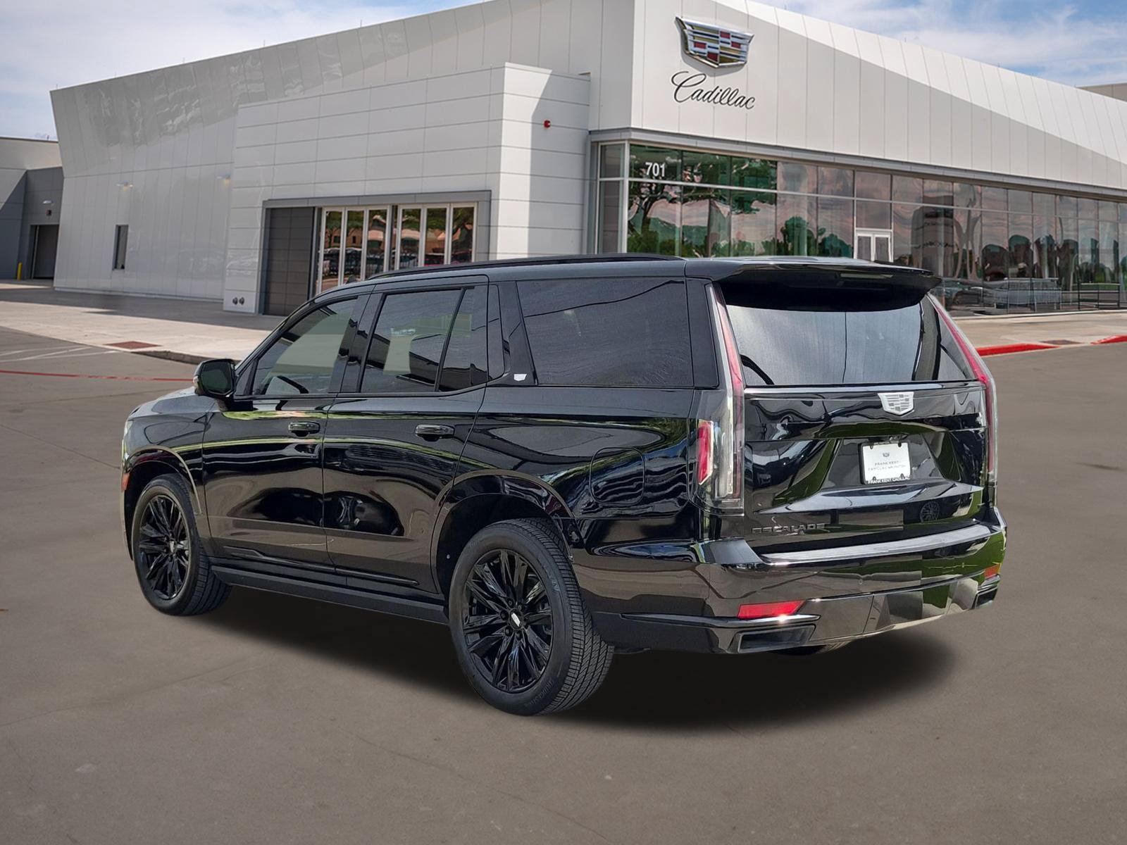 Used 2022 Cadillac Escalade Sport Platinum w/ Heavy-Duty Trailer Package AWD/4WD image 4