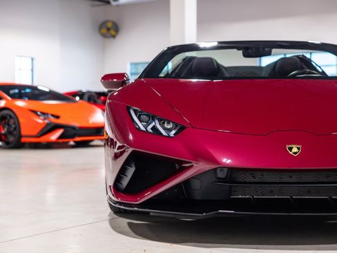 Used 2022 Lamborghini Huracan EVO RWD image 22