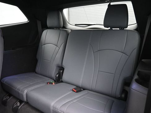 Used 2023 Buick Enclave Essence w/ Experience Buick Package FWD image 26