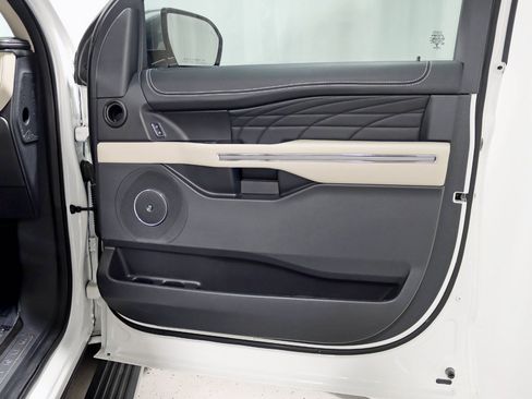 Used 2022 Ford Expedition Platinum AWD/4WD image 37
