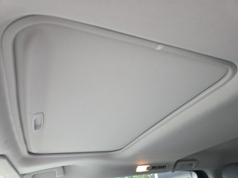Used 2022 Toyota Sienna XLE FWD image 24