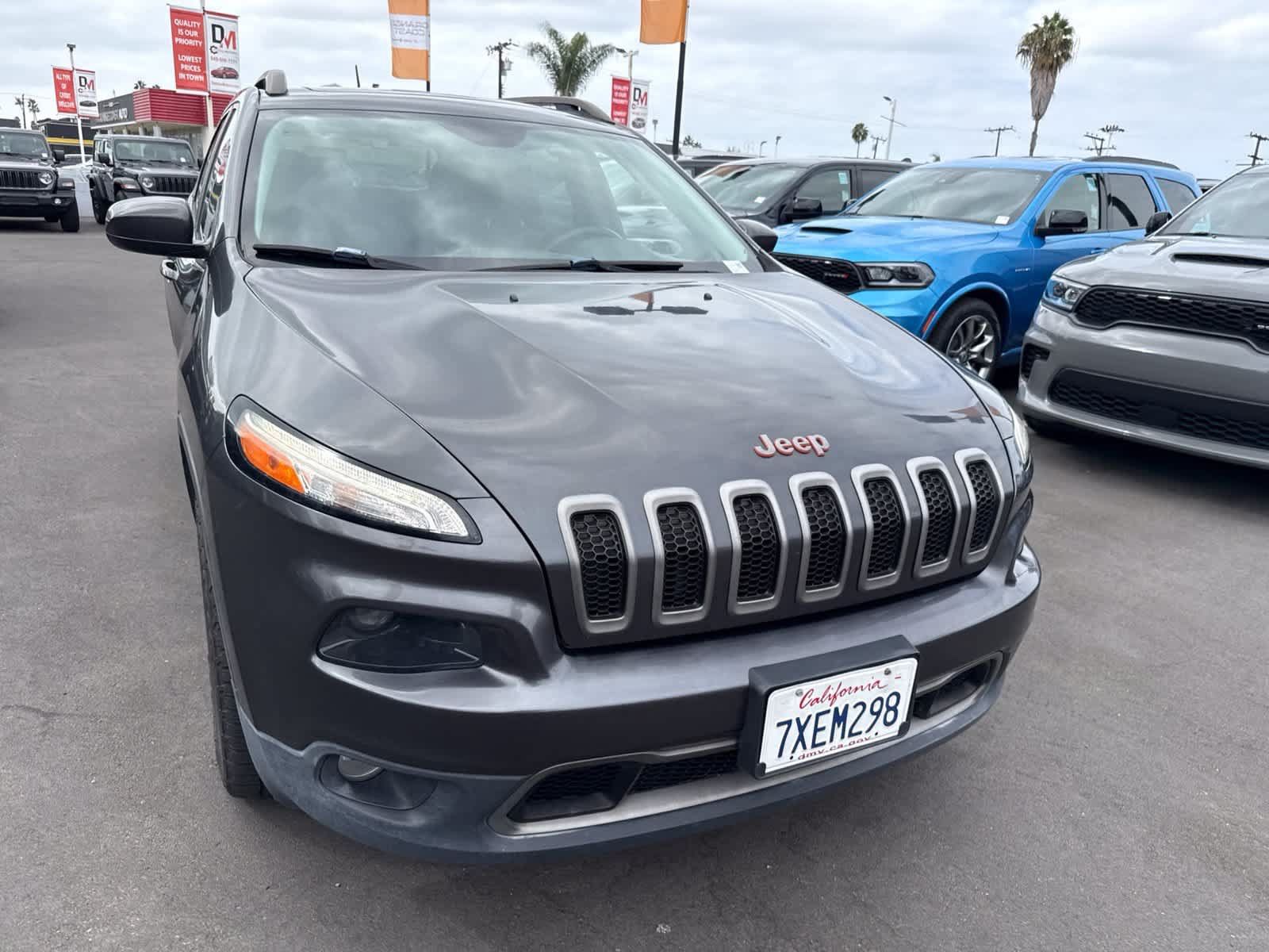 Used 2017 Jeep Cherokee 75th Anniversary FWD image 6