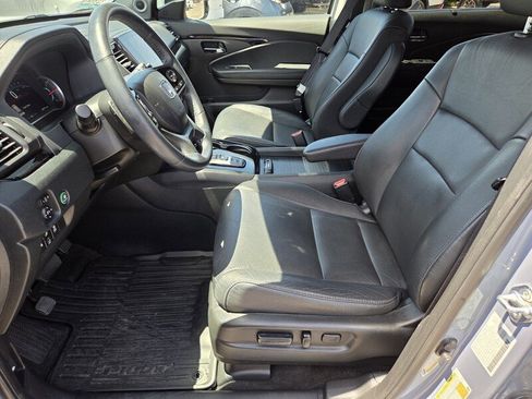 Used 2022 Honda Pilot Touring image 11