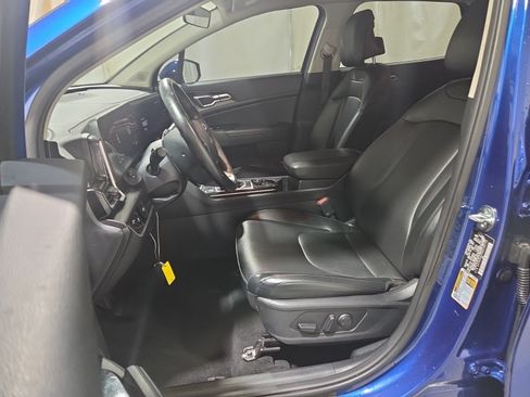 Used 2024 Kia Sportage EX FWD image 7