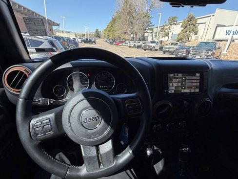 Used 2017 Jeep Wrangler Unlimited Rubicon w/ Connectivity Group image 16