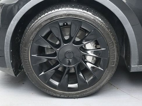 Used 2023 Tesla Model Y Long Range AWD/4WD image 40