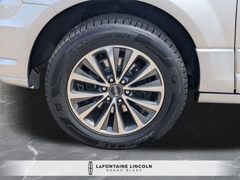Used 2017 Lincoln Navigator Select AWD/4WD image 36