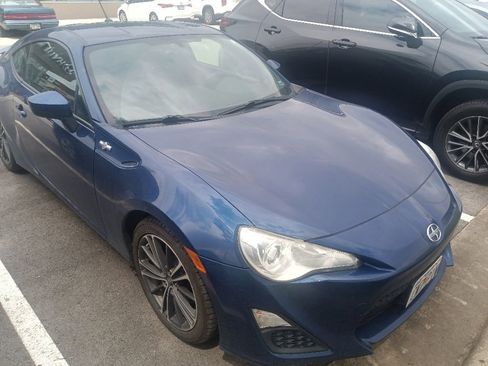 Used 2014 Scion FR-S RWD image 2