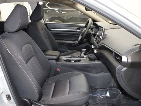 Used 2022 Nissan Altima 2.5 SV image 14