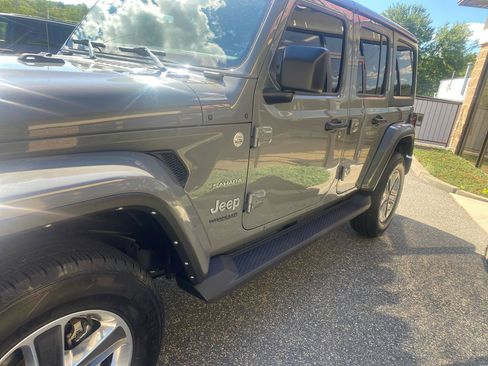 Used 2022 Jeep Wrangler Unlimited Sahara AWD/4WD image 29