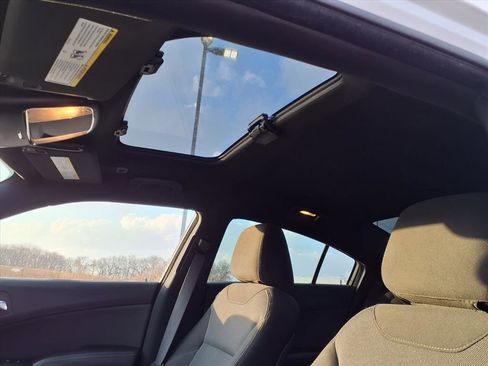 Used 2017 Dodge Charger SE image 27